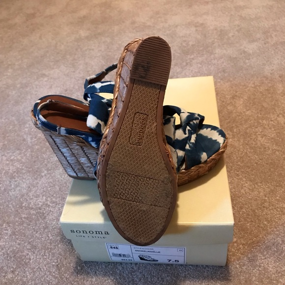 Blue and white tie dye wedge sandals - Picture 5 of 7